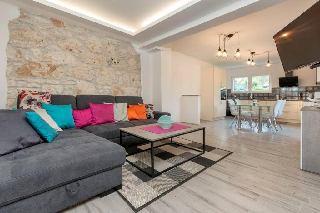 Predivan Novouredeni Apartman U Blizini Mora バニョレ エクステリア 写真