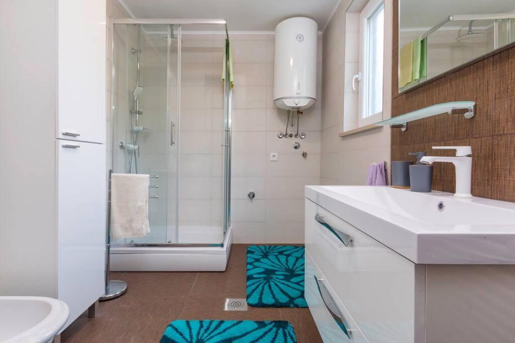 Predivan Novouredeni Apartman U Blizini Mora バニョレ エクステリア 写真