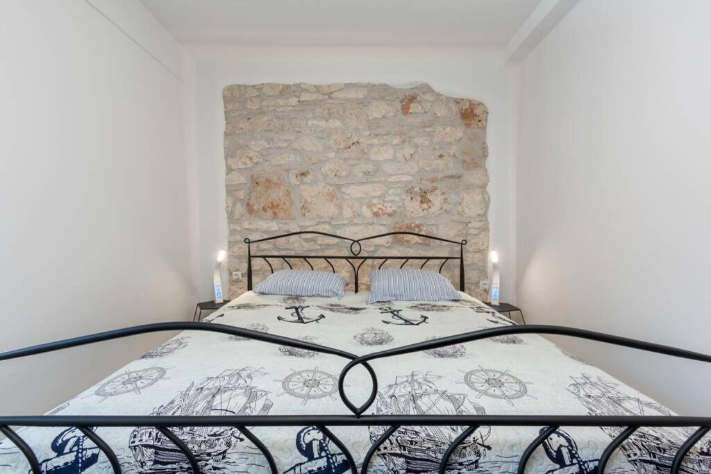 Predivan Novouredeni Apartman U Blizini Mora バニョレ エクステリア 写真