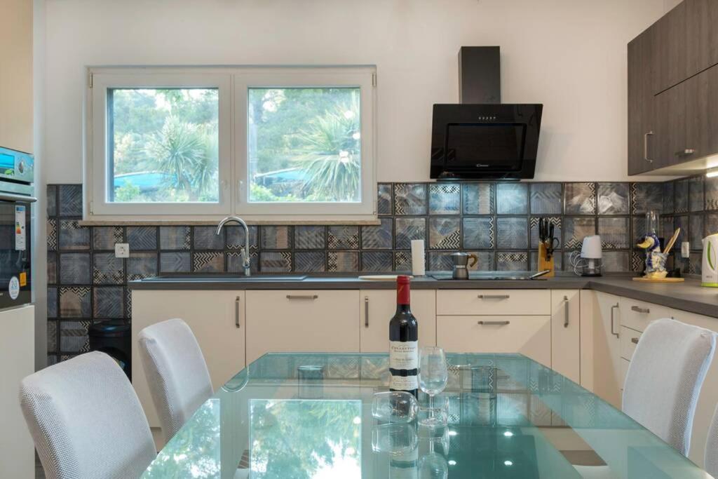 Predivan Novouredeni Apartman U Blizini Mora バニョレ エクステリア 写真