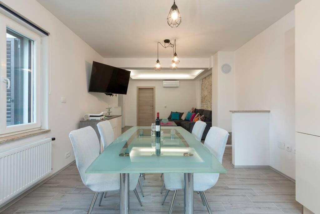 Predivan Novouredeni Apartman U Blizini Mora バニョレ エクステリア 写真