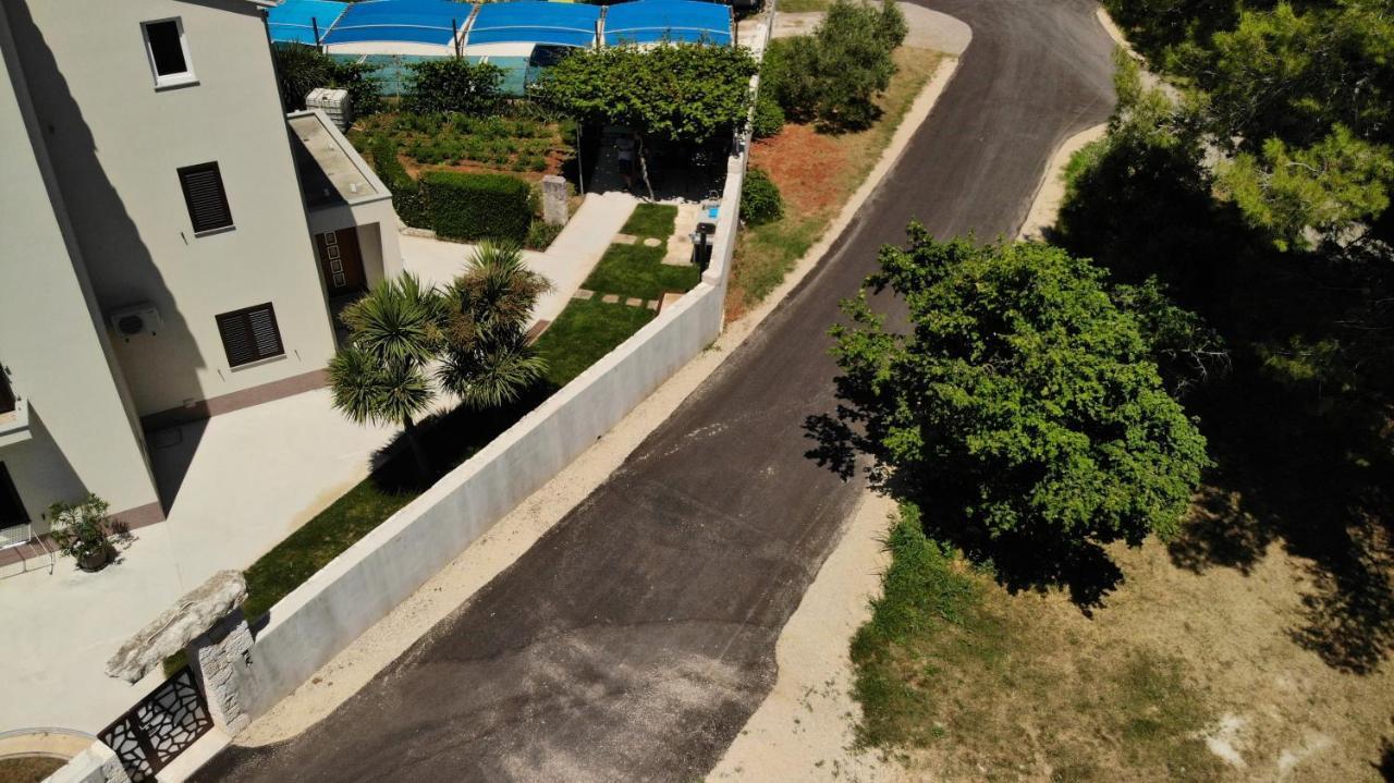 Predivan Novouredeni Apartman U Blizini Mora バニョレ エクステリア 写真